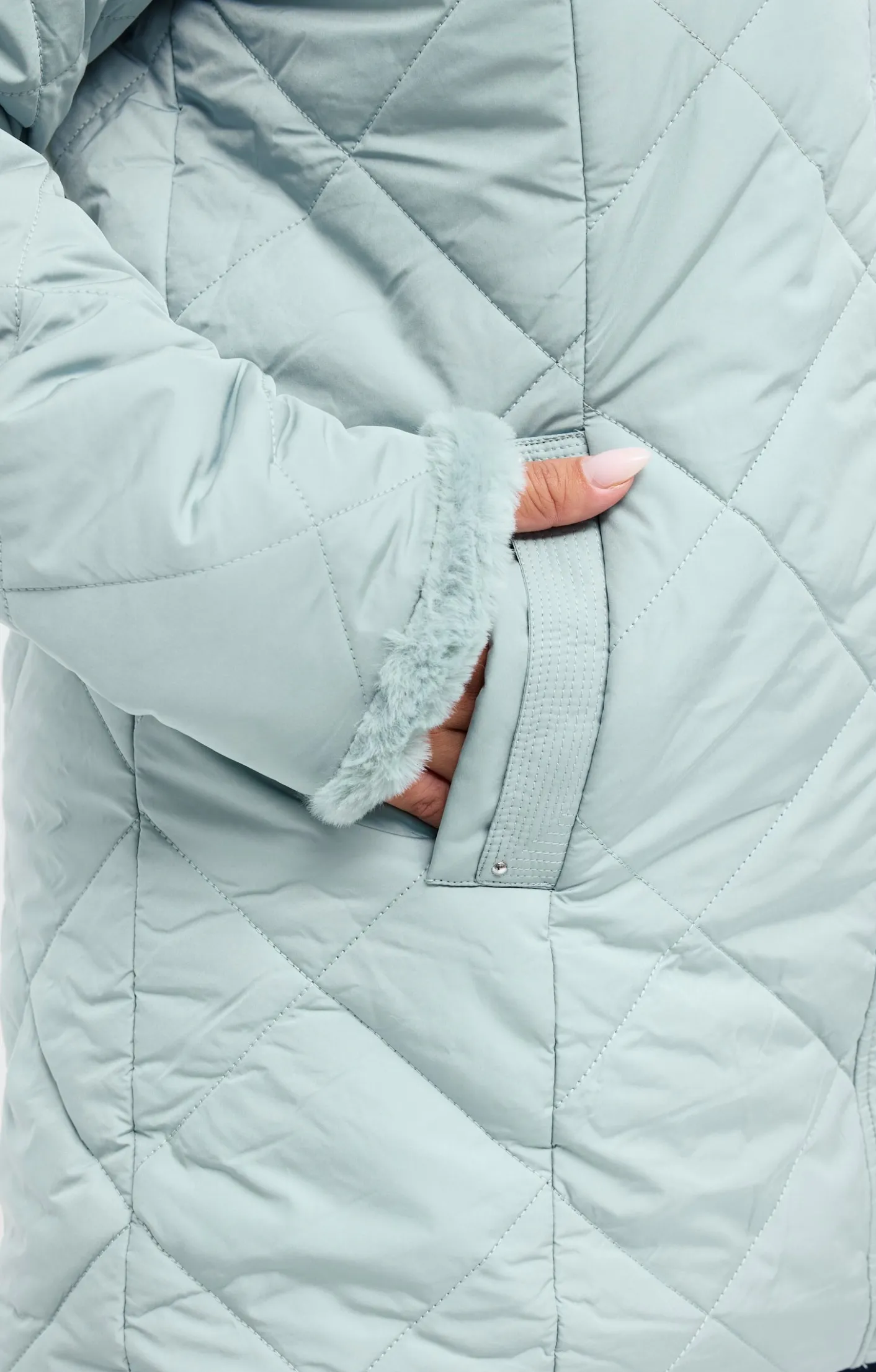 Toscane Boutique Doudoune avec capuche et fausse fourrure| Parkas & Impers