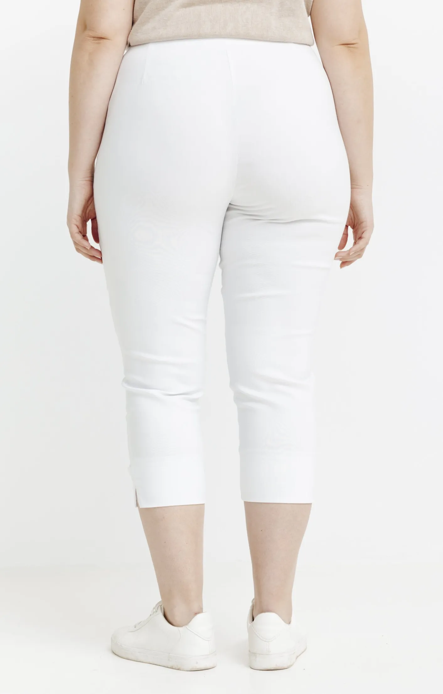Toscane Boutique Pantacourt avec oeillet en bas de jambe| Pantalons
