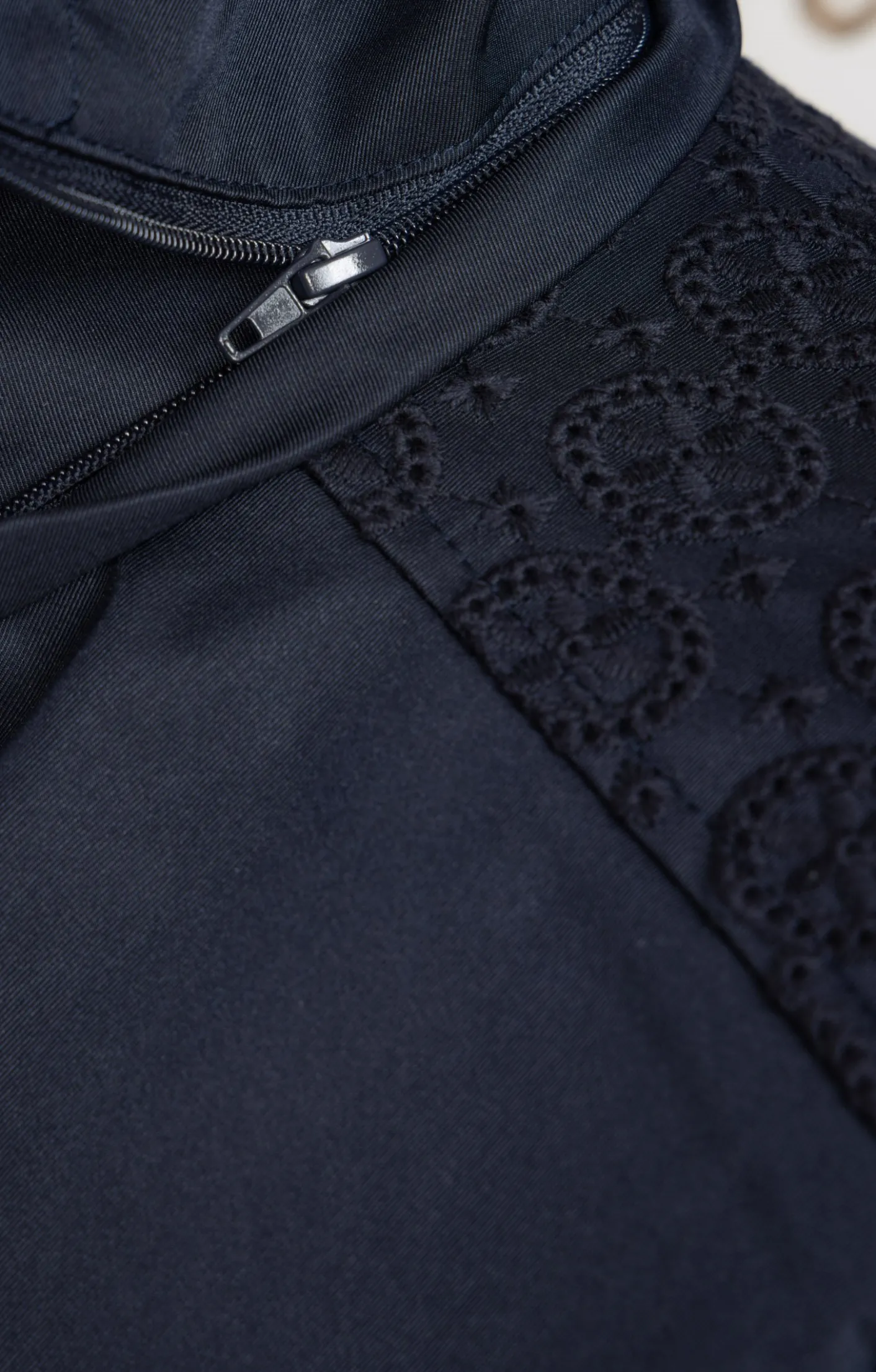 Toscane Boutique Parka légère avec broderies anglaises| Parkas & Impers