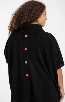 Toscane Boutique Poncho à poches et boutons colorés| Pulls & Cardigans