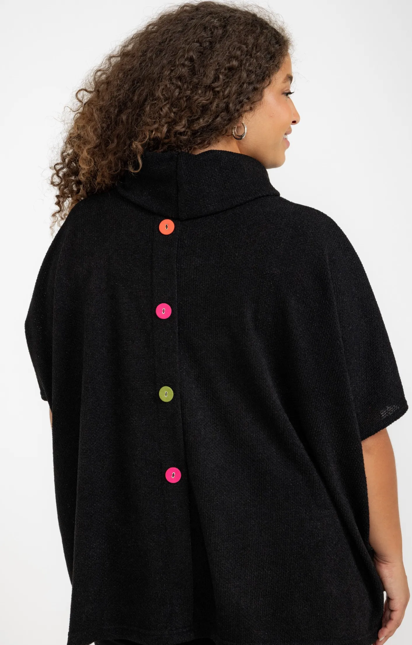 Toscane Boutique Poncho à poches et boutons colorés| Pulls & Cardigans