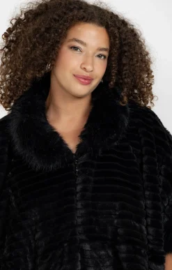 Toscane Boutique Poncho doux fausse fourrure| Accessoires
