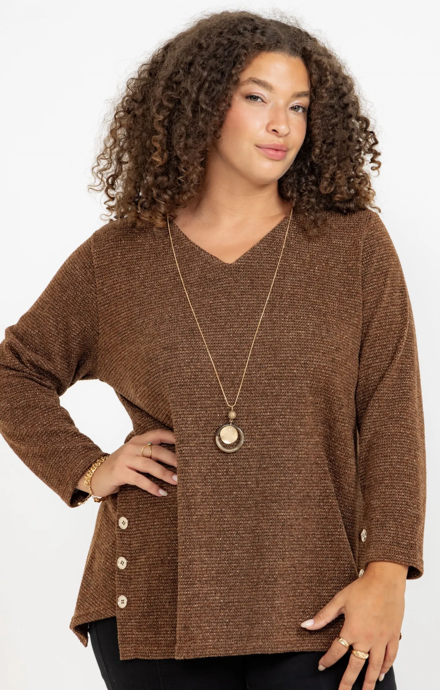 Toscane Boutique Pull en maille brillante et collier| Pulls & Cardigans