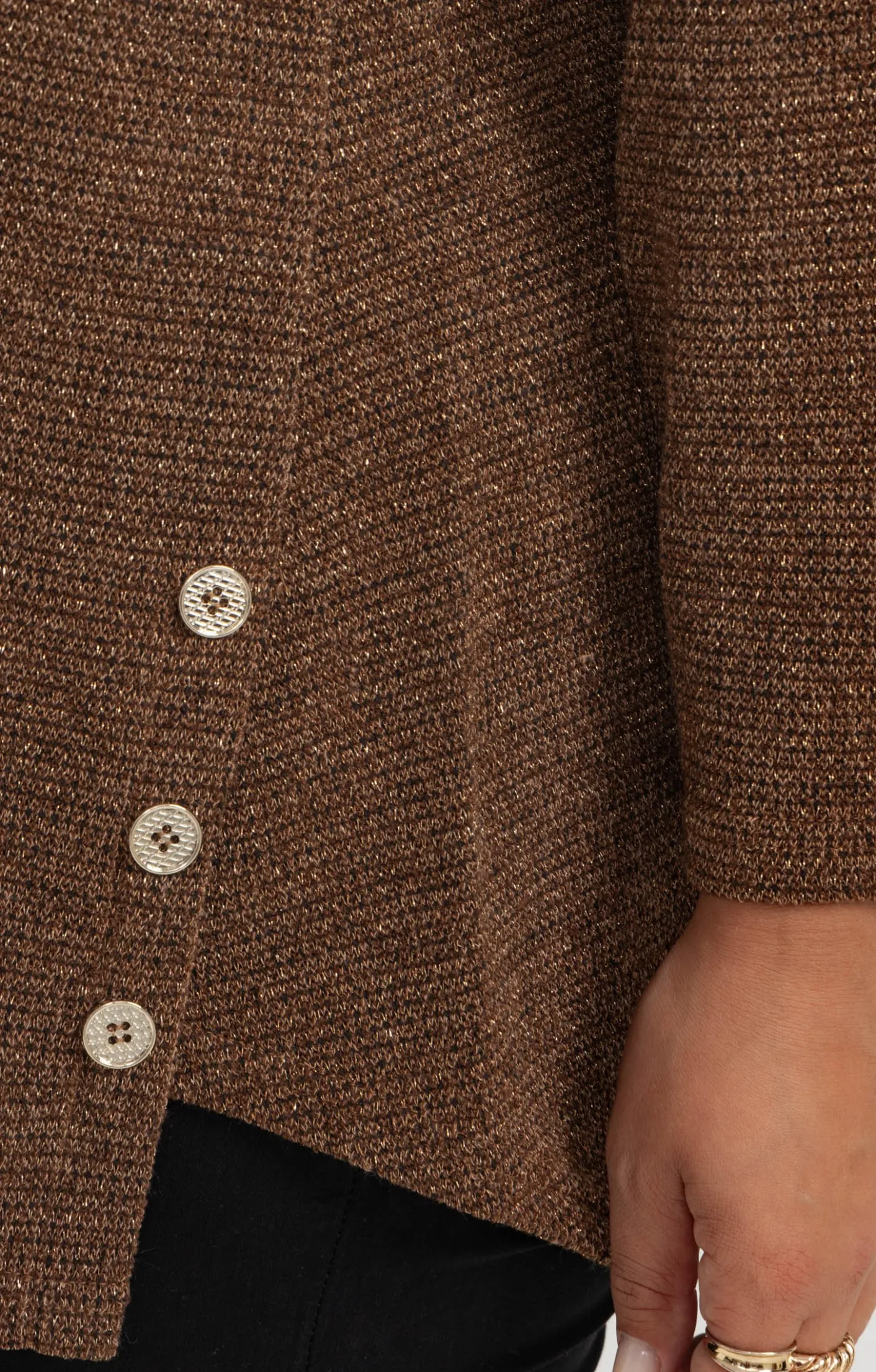 Toscane Boutique Pull en maille brillante et collier| Pulls & Cardigans