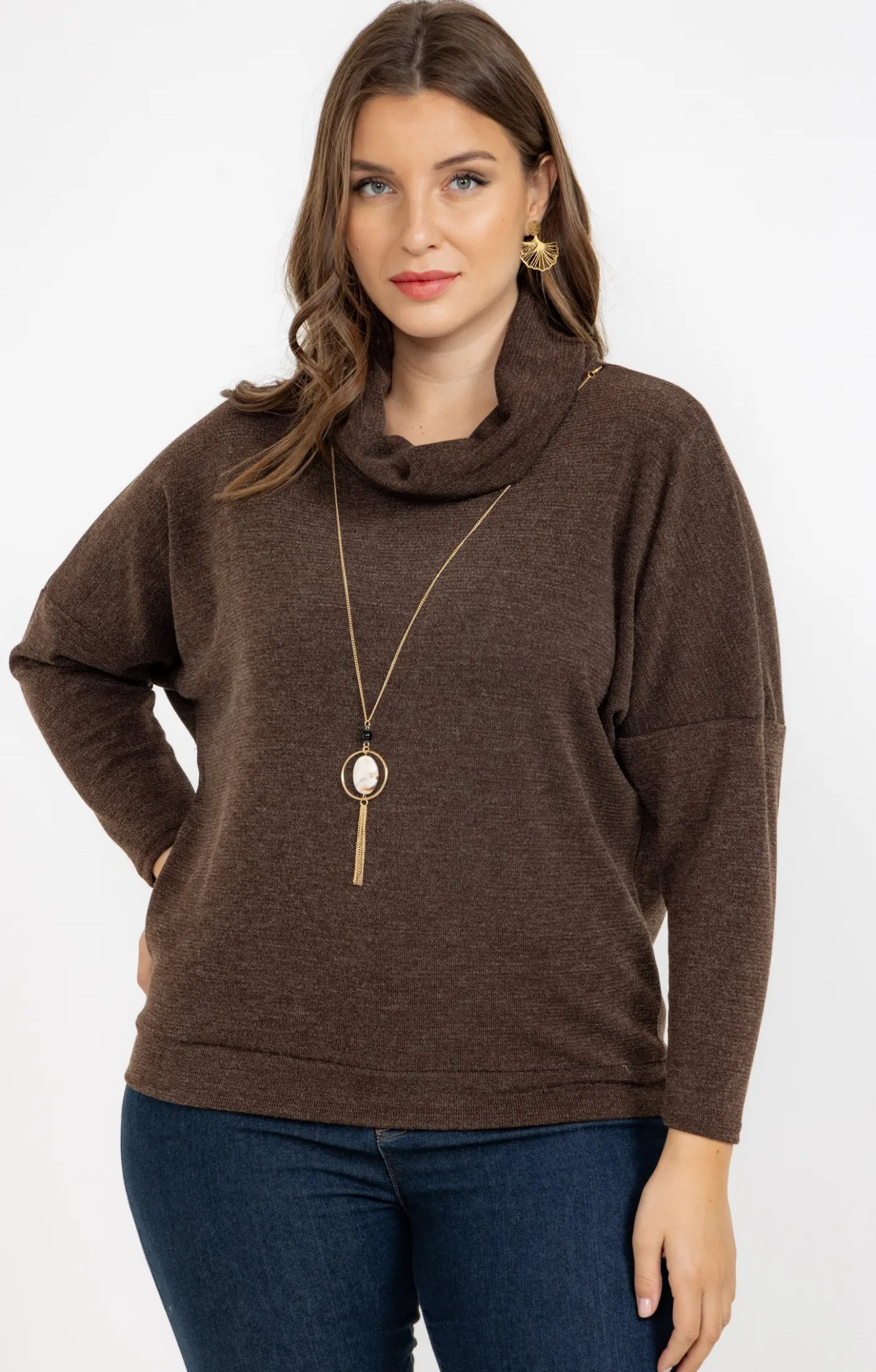 Toscane Boutique Pull uni col roulé et collier| Pulls & Cardigans