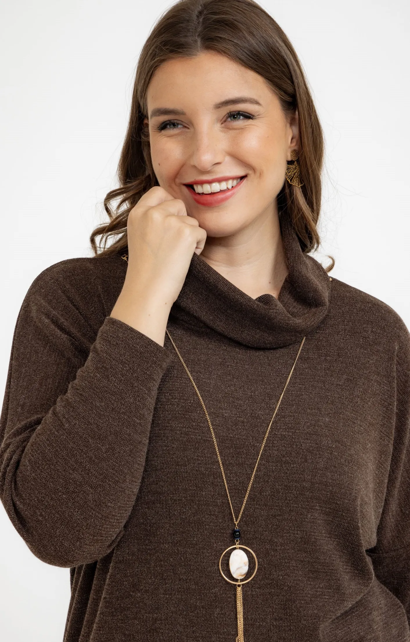 Toscane Boutique Pull uni col roulé et collier| Pulls & Cardigans