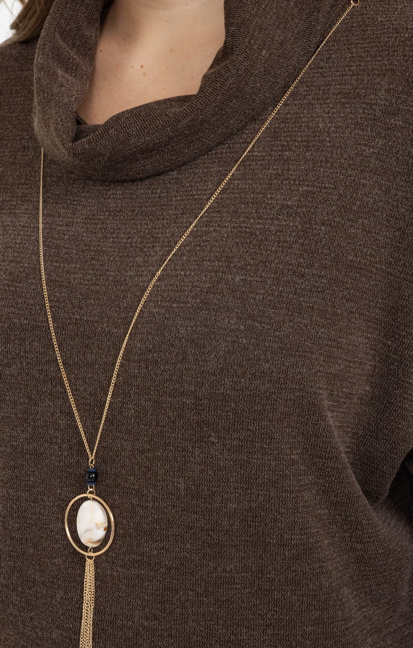 Toscane Boutique Pull uni col roulé et collier| Pulls & Cardigans