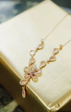 Toscane Boutique Ras-de-cou à fleurs et strass| Accessoires