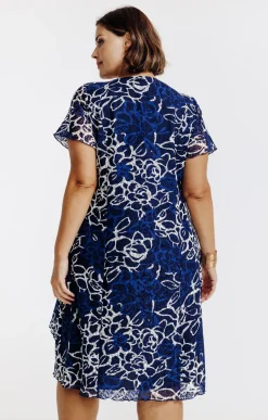 Toscane Boutique Robe en dentelle avec collier| Robes