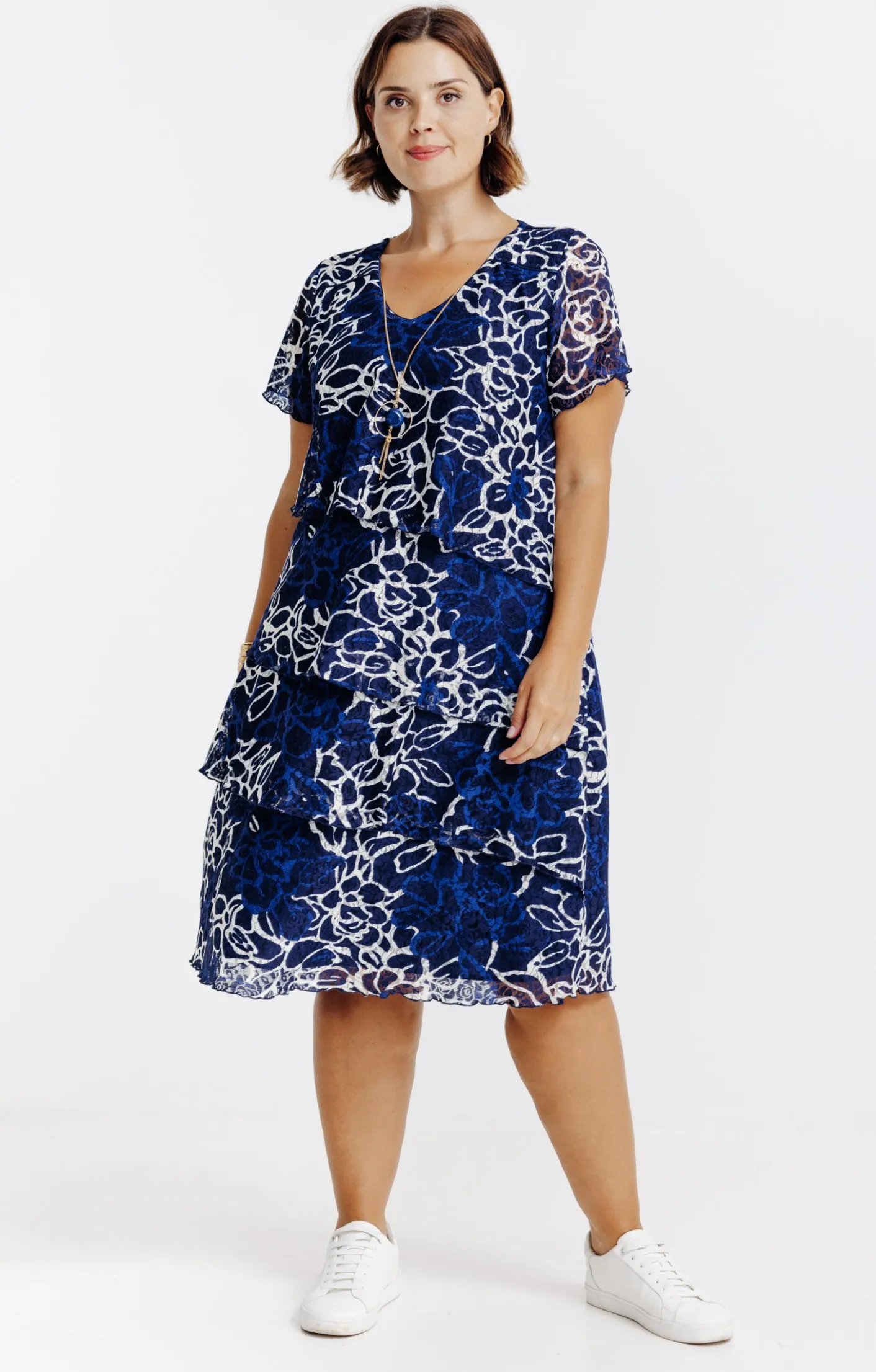 Toscane Boutique Robe en dentelle avec collier| Robes