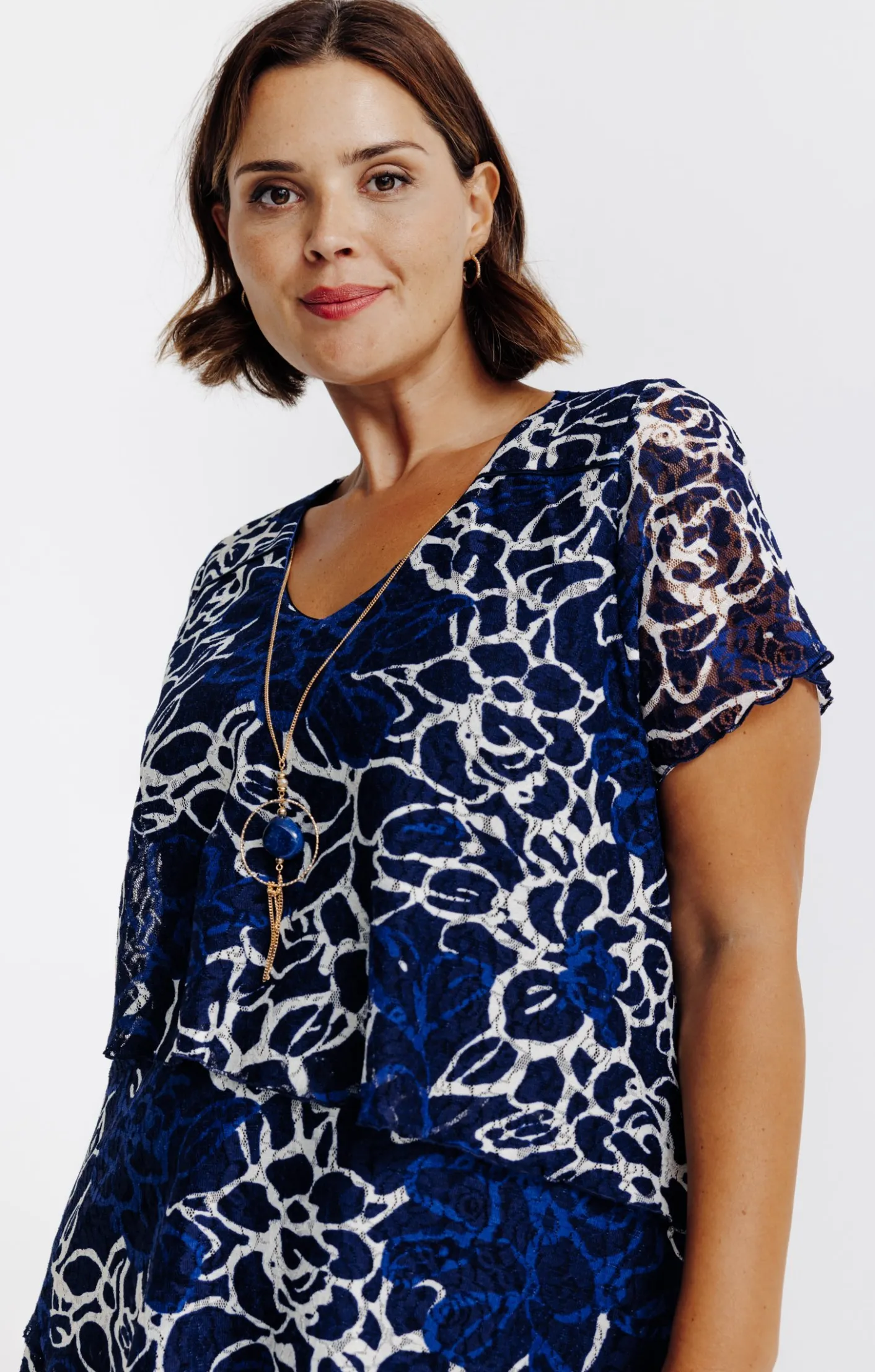 Toscane Boutique Robe en dentelle avec collier| Robes