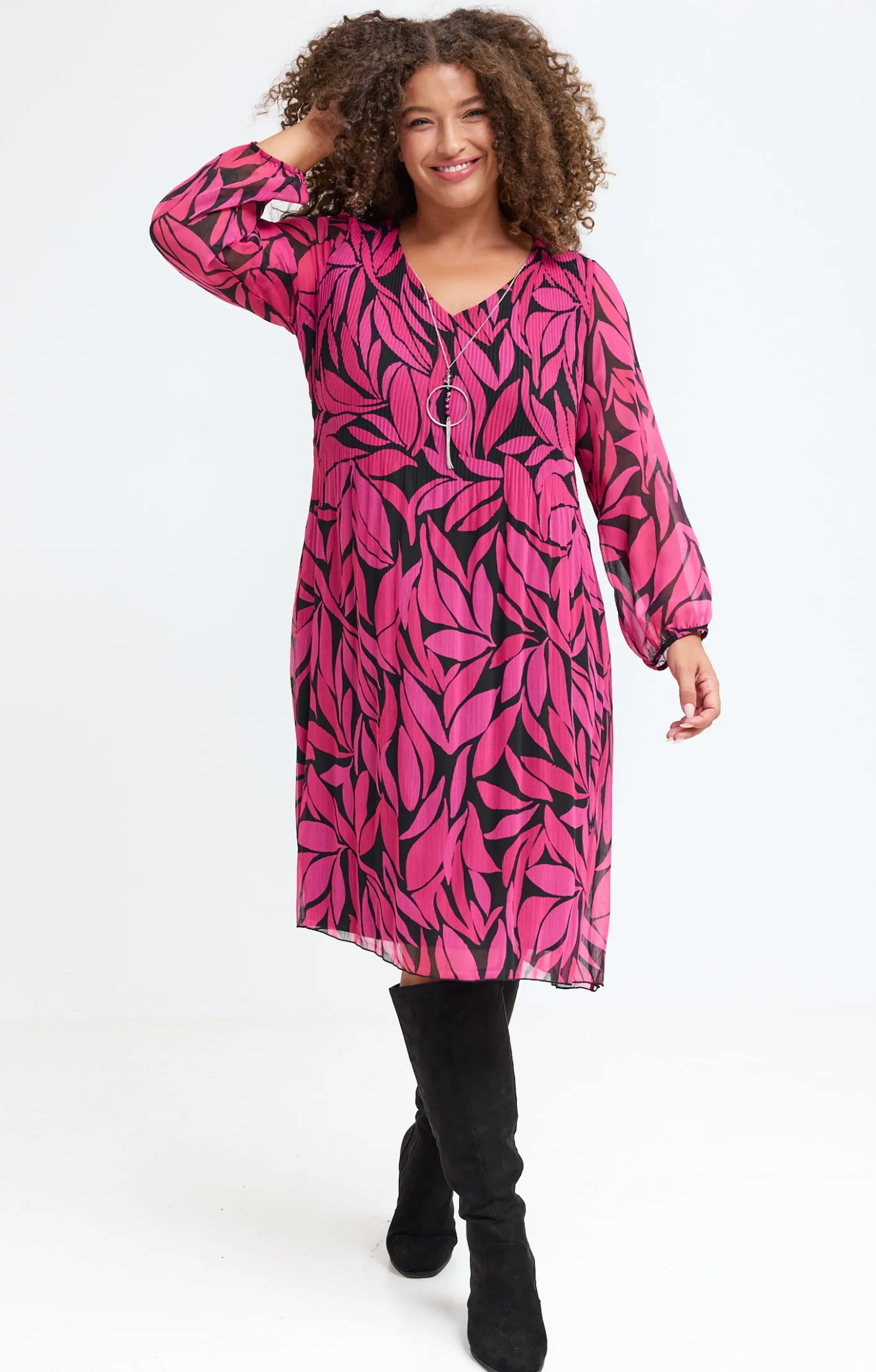 Toscane Boutique Robe imprimée plissée et collier| Robes