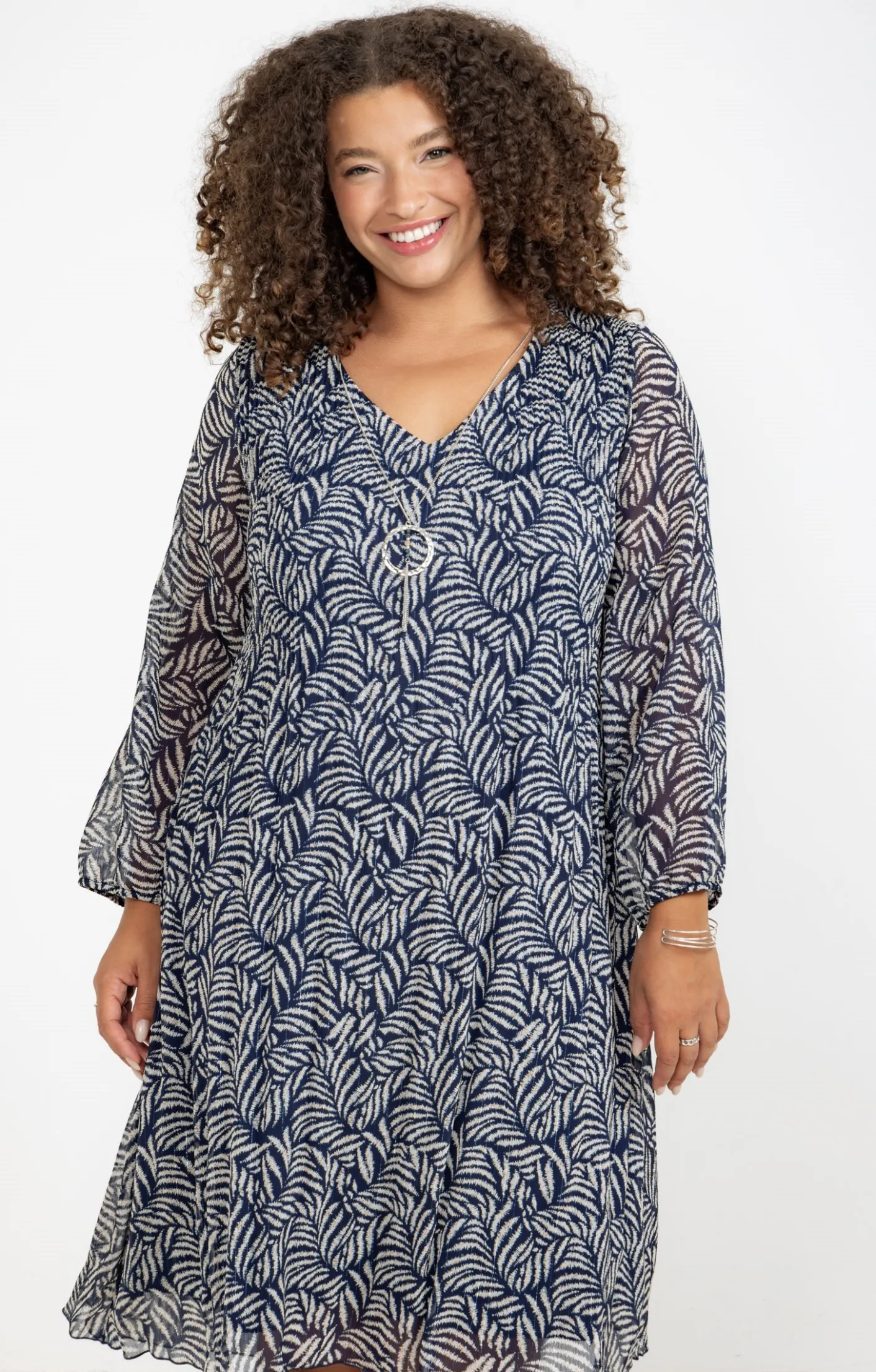 Toscane Boutique Robe imprimée plissée et collier| Robes