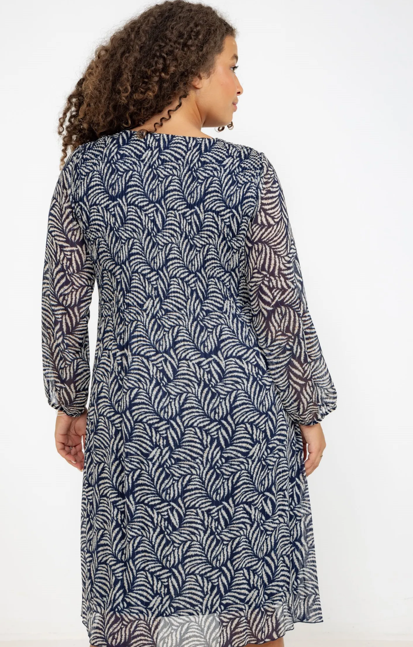 Toscane Boutique Robe imprimée plissée et collier| Robes