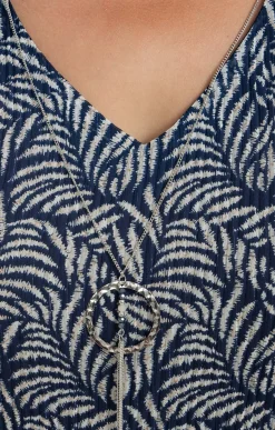 Toscane Boutique Robe imprimée plissée et collier| Robes