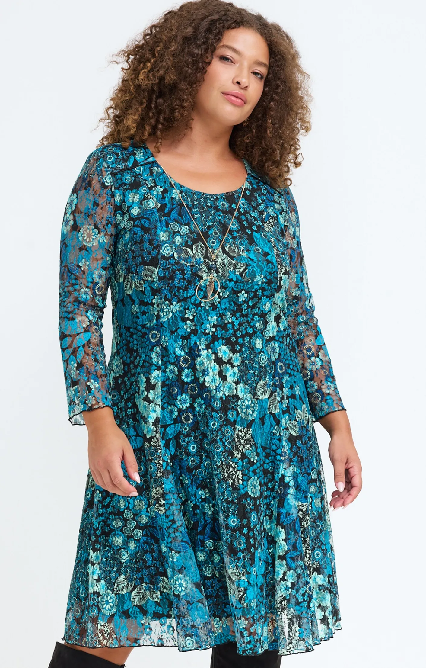 Toscane Boutique Robe patineuse en dentelle et collier| Robes