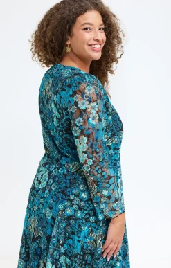 Toscane Boutique Robe patineuse en dentelle et collier| Robes