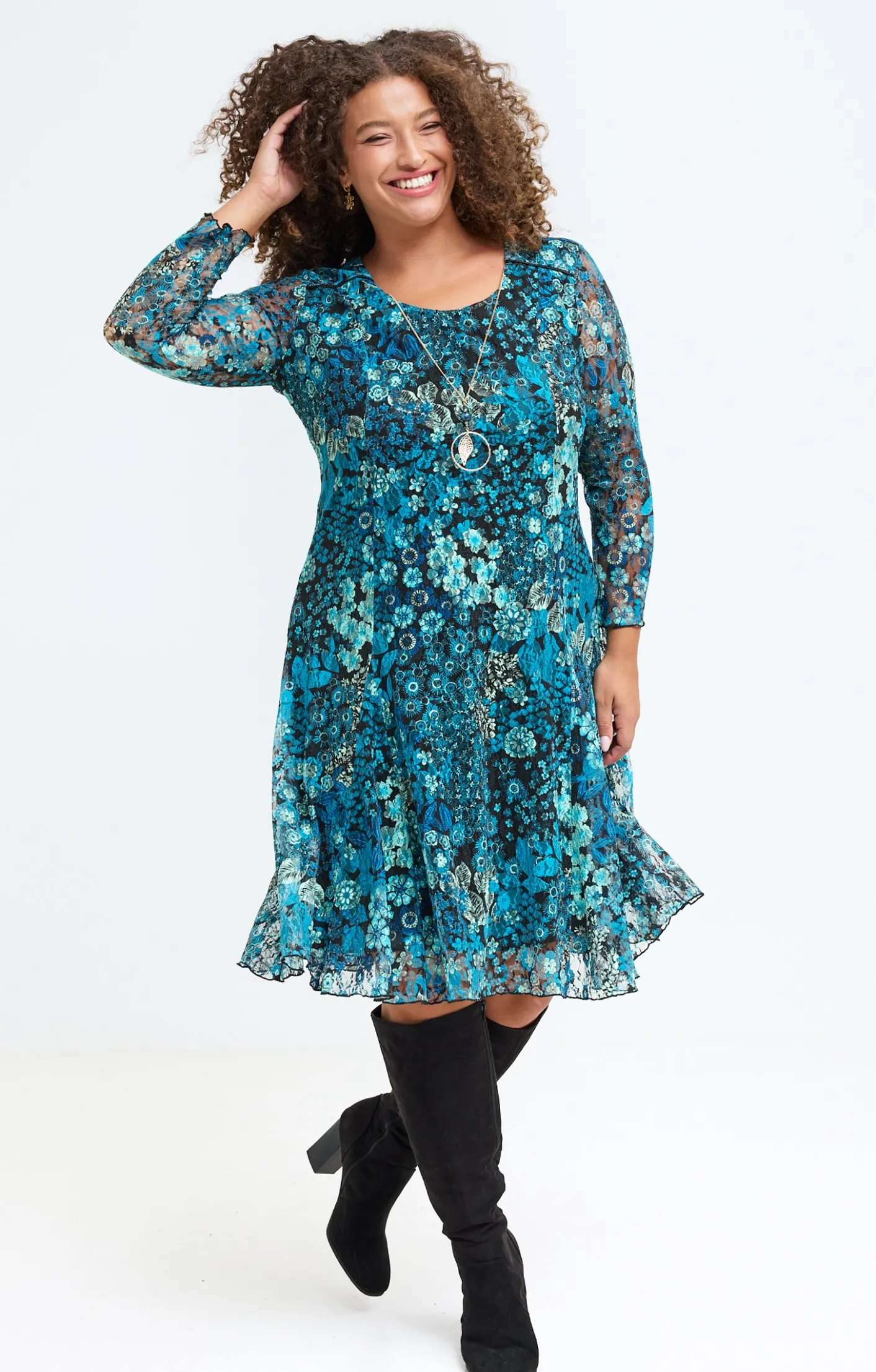 Toscane Boutique Robe patineuse en dentelle et collier| Robes