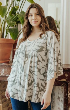 Toscane Boutique Tee-shirt forme poncho col V et collier| Tee-shirts