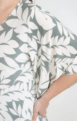 Toscane Boutique Tee-shirt forme poncho col V et collier| Tee-shirts