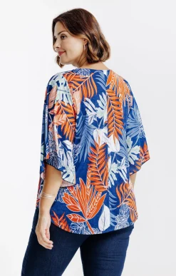Toscane Boutique Tee-shirt poncho imprimé avec collier| Tee-shirts