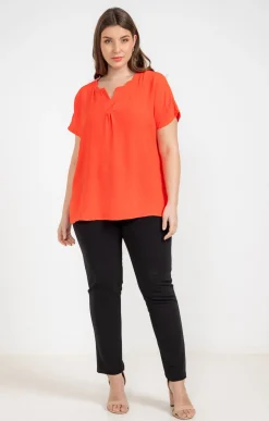 Toscane Boutique Tee-shirt uni avec feston| Tee-shirts