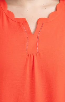 Toscane Boutique Tee-shirt uni avec feston| Tee-shirts