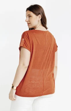 Toscane Boutique Tee-shirt uni avec tresse à l'encolure| Tee-shirts